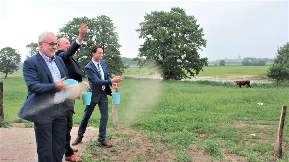 Vechtpark zuid deelgebied Radewijkerbeek zaaiend geopend